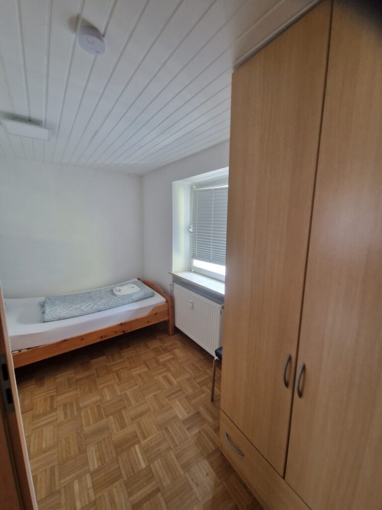 Schlafzimmer 1